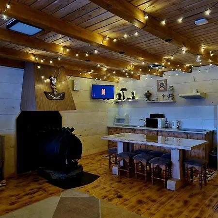 Vysoka Brama дерев'яний будиночок з чаном