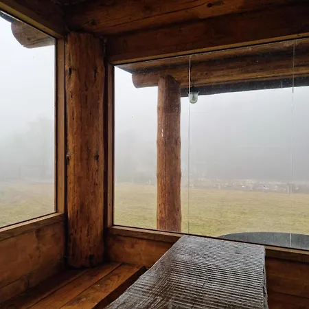 Vysoka Brama дерев'яний будиночок з чаном * Oriv