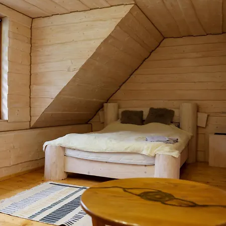 Vysoka Brama дерев'яний будиночок з чаном